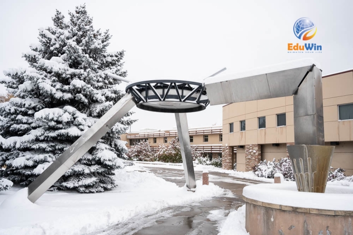 Trường đại học Colorado State University có tuyết rất đẹp