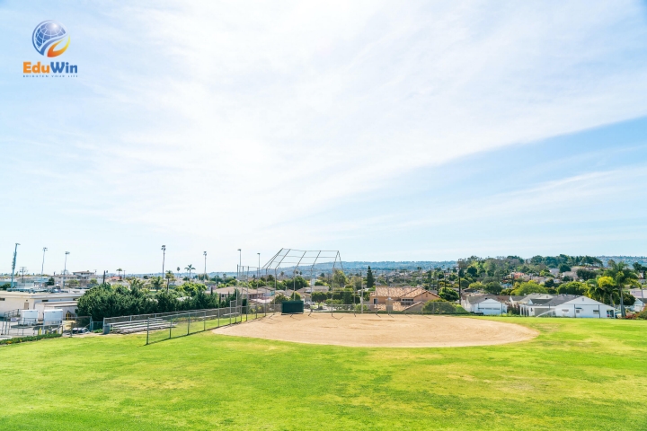 Trường trung học nội trú cao cấp Amerigo Los Angeles - Exterior_BaseballField